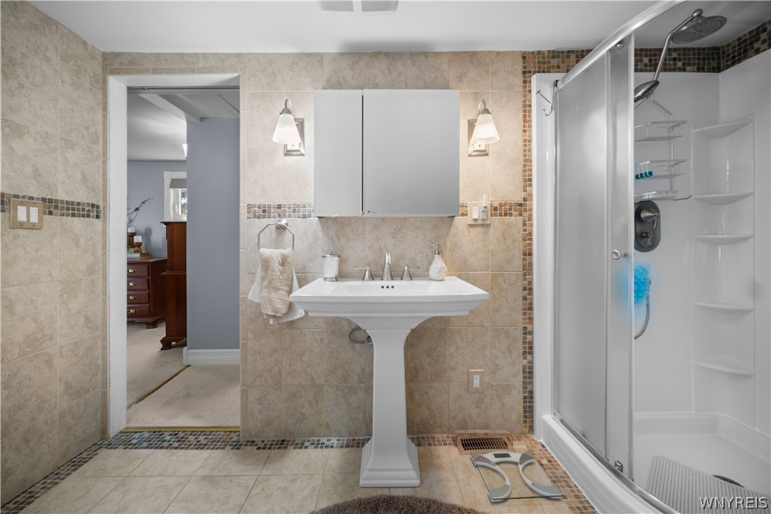 5294 Lower Mountain Road Lockport Town, NY 14094 - Photo 21 of 40 Primary ensuite