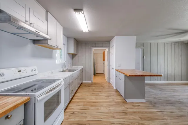 $2,100 | 12712 East McKinley Avenue, Sanger, CA 93657