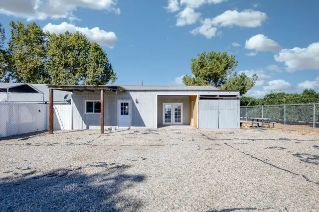 $2,100 | 12712 East McKinley Avenue, Sanger, CA 93657