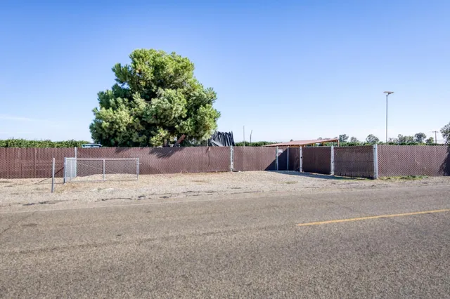 $2,100 | 12712 East McKinley Avenue, Sanger, CA 93657