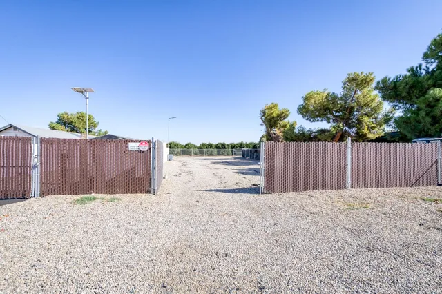 $2,100 | 12712 East McKinley Avenue, Sanger, CA 93657