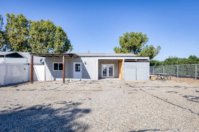 $2,100 | 12712 East McKinley Avenue, Sanger, CA 93657