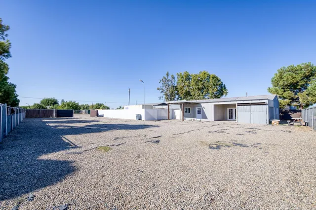 $2,100 | 12712 East McKinley Avenue, Sanger, CA 93657