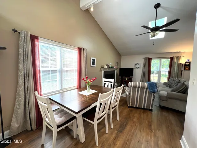 $2,400 | 111 Stone Ridge Court, Unit RIGHT SIDE, Guilderland, NY 12009