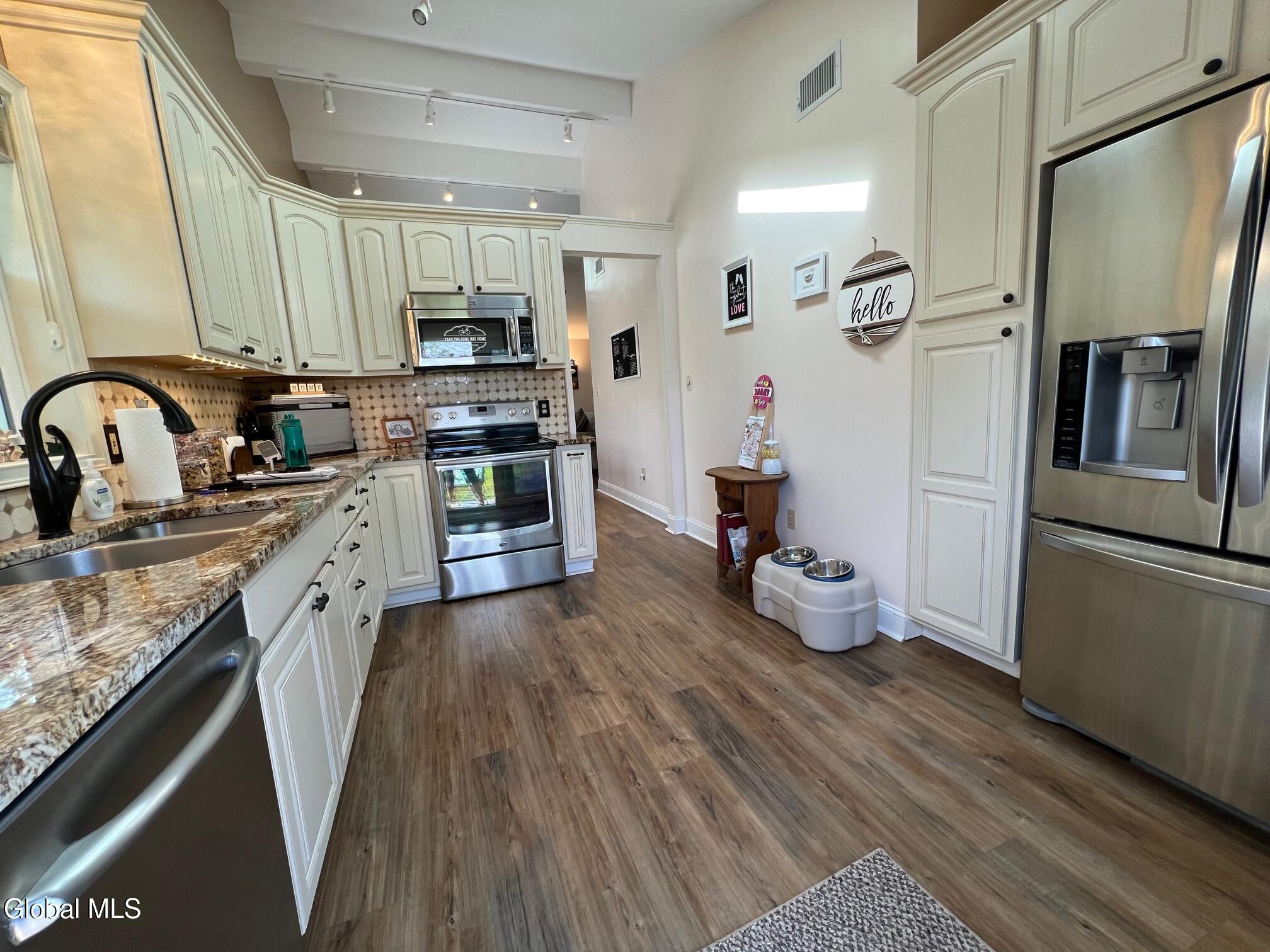 111 Stone Ridge Court, Unit RIGHT SIDE Altamont, NY 12009 - Photo 13 of 35 IMG_6219