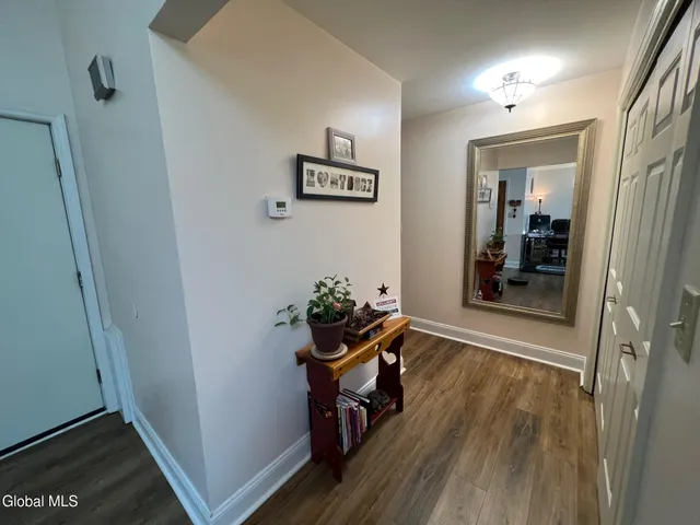 $2,400 | 111 Stone Ridge Court, Unit RIGHT SIDE, Guilderland, NY 12009