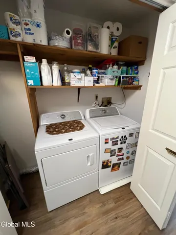 $2,400 | 111 Stone Ridge Court, Unit RIGHT SIDE, Guilderland, NY 12009