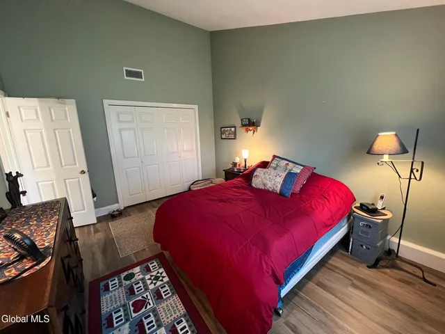 $2,400 | 111 Stone Ridge Court, Unit RIGHT SIDE, Guilderland, NY 12009