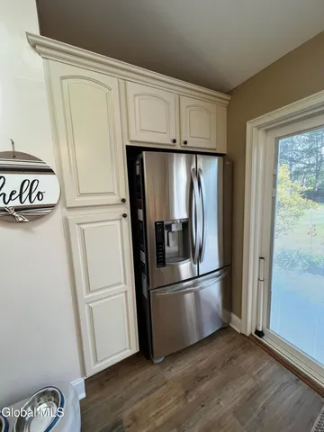 $2,400 | 111 Stone Ridge Court, Unit RIGHT SIDE, Guilderland, NY 12009