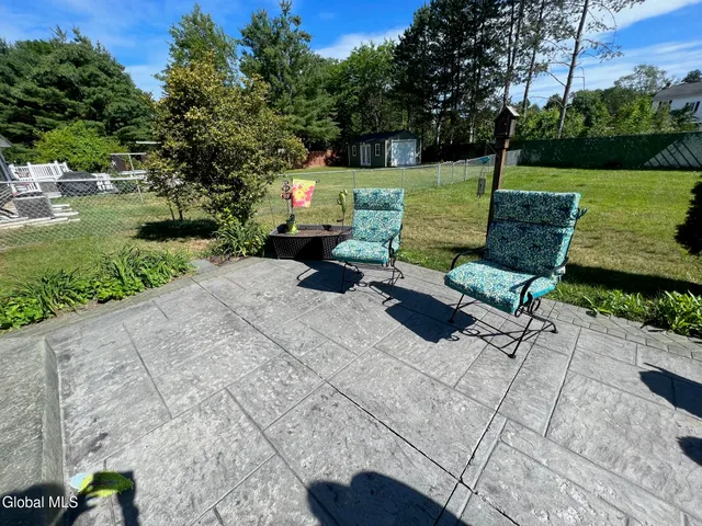 $2,400 | 111 Stone Ridge Court, Unit RIGHT SIDE, Guilderland, NY 12009