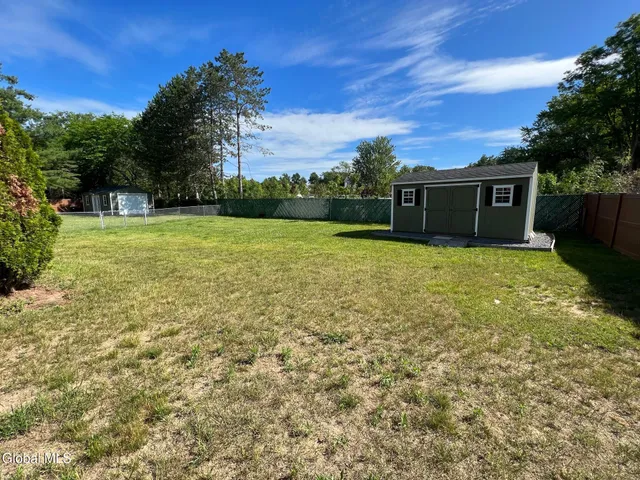 $2,400 | 111 Stone Ridge Court, Unit RIGHT SIDE, Guilderland, NY 12009