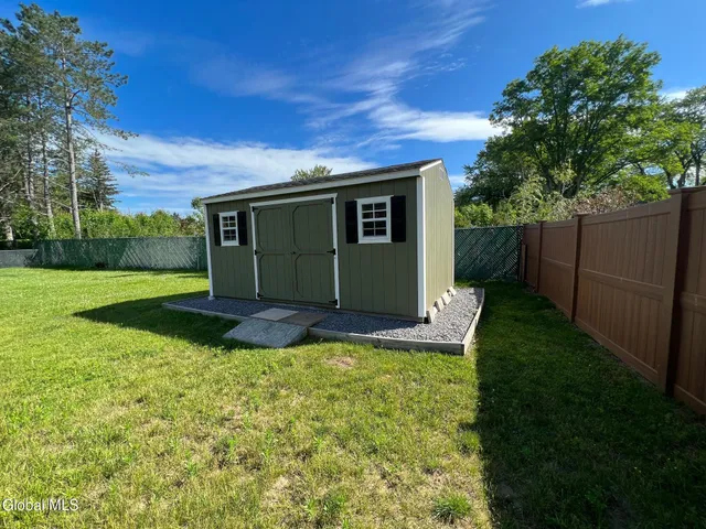 $2,400 | 111 Stone Ridge Court, Unit RIGHT SIDE, Guilderland, NY 12009