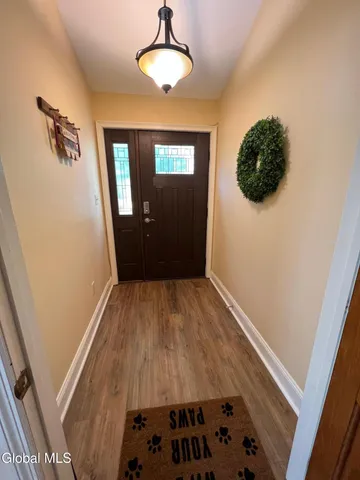 $2,400 | 111 Stone Ridge Court, Unit RIGHT SIDE, Guilderland, NY 12009