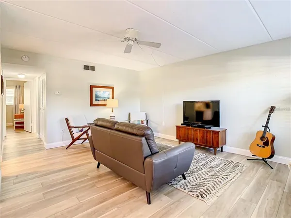 $2,000 | 841 Patricia Avenue, Unit 103, Dunedin, FL 34698