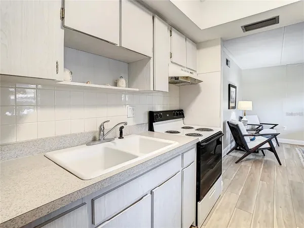 $2,000 | 841 Patricia Avenue, Unit 103, Dunedin, FL 34698