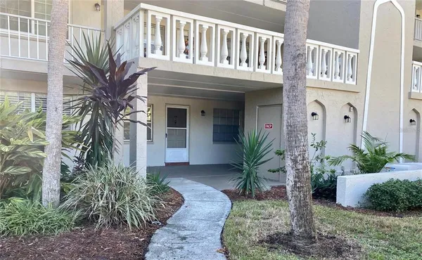 $2,000 | 841 Patricia Avenue, Unit 103, Dunedin, FL 34698
