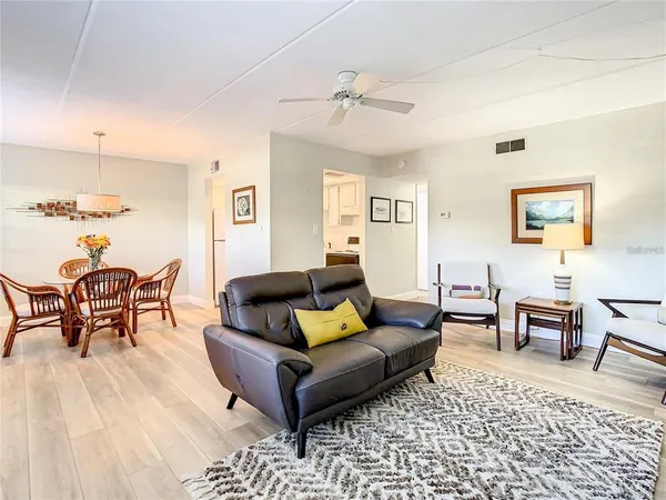 $2,000 | 841 Patricia Avenue, Unit 103, Dunedin, FL 34698