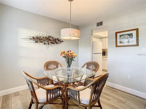 $2,000 | 841 Patricia Avenue, Unit 103, Dunedin, FL 34698