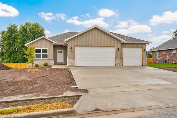 $328,500 | 3026 East Bradford Street, Republic, MO 65738