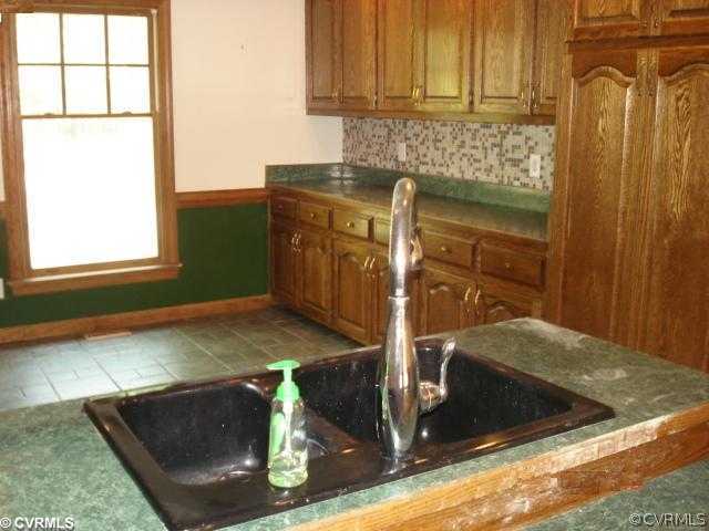 1579 North Cherry Grove Road Suffolk, VA 23432 - Photo 5 of 12 Kitchen