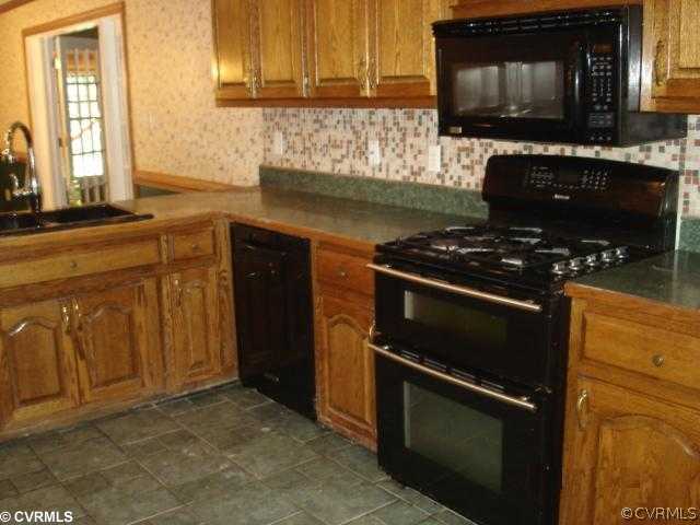 1579 North Cherry Grove Road Suffolk, VA 23432 - Photo 7 of 12 Kitchen