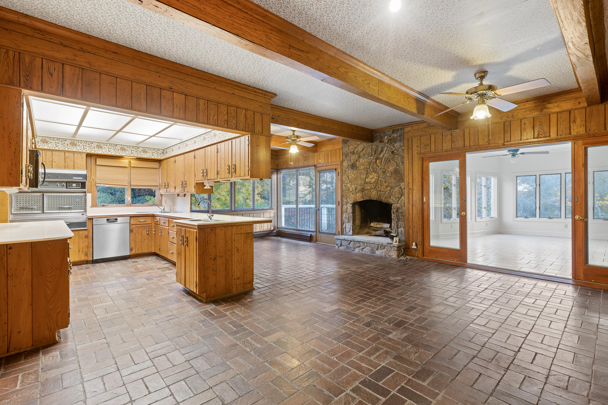 136 Signal Point Road Signal Mountain, TN 37377 - Photo 13 of 64 Kitchen