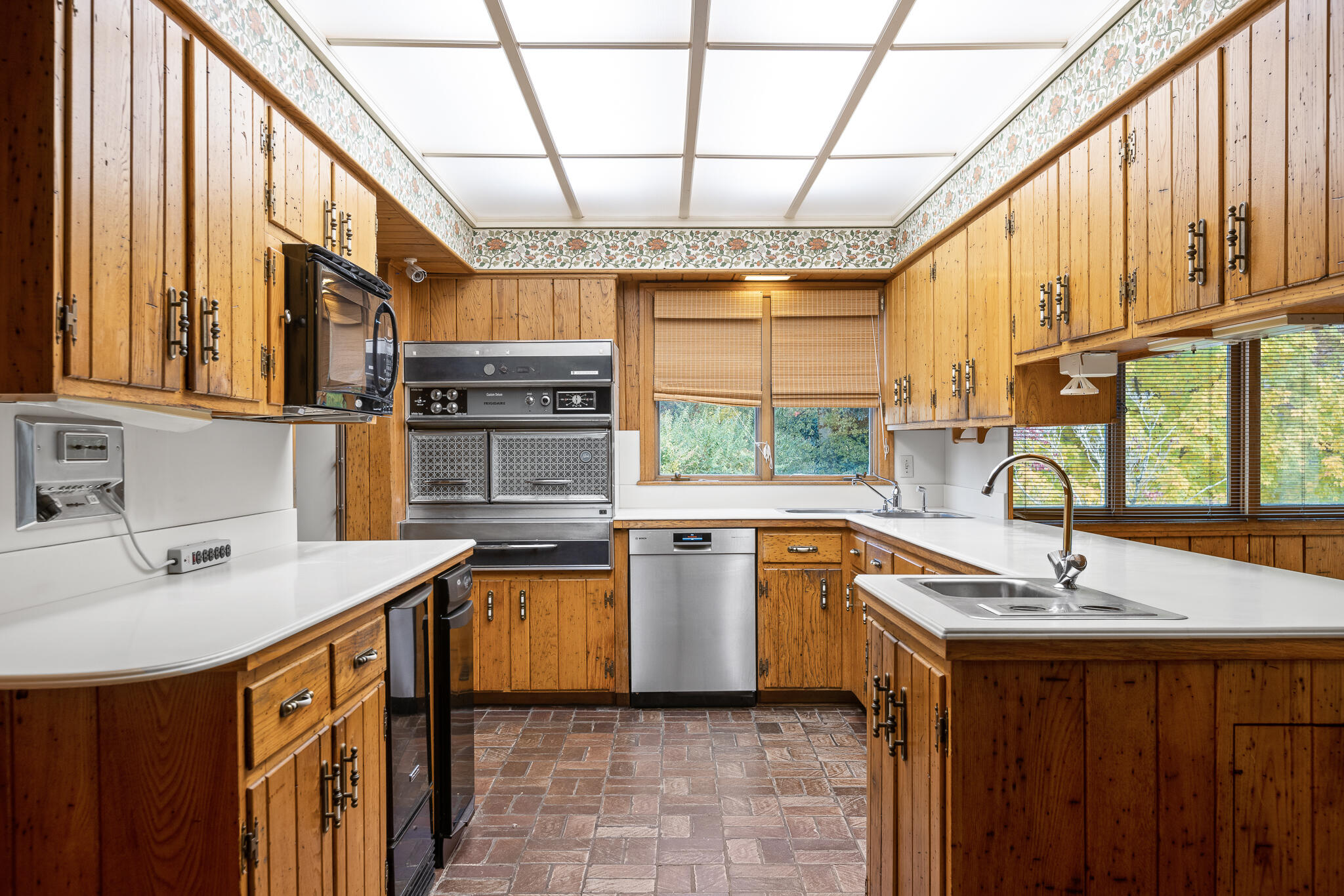 136 Signal Point Road Signal Mountain, TN 37377 - Photo 14 of 64 Kitchen