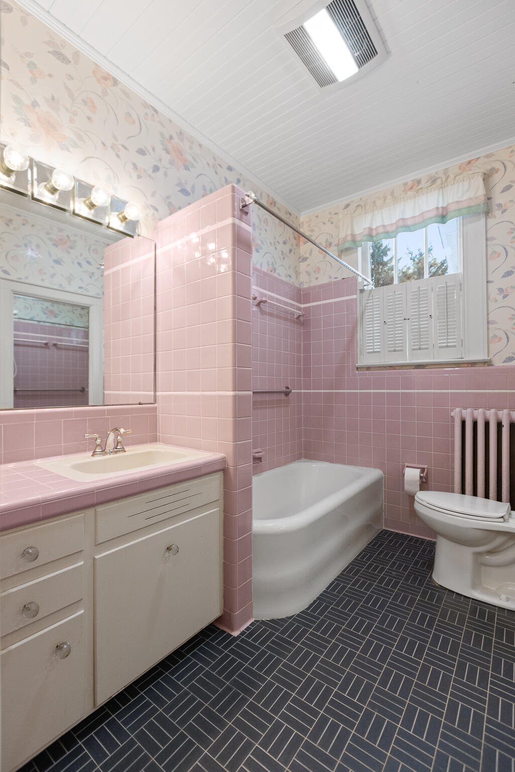136 Signal Point Road Signal Mountain, TN 37377 - Photo 23 of 64 Bathroom