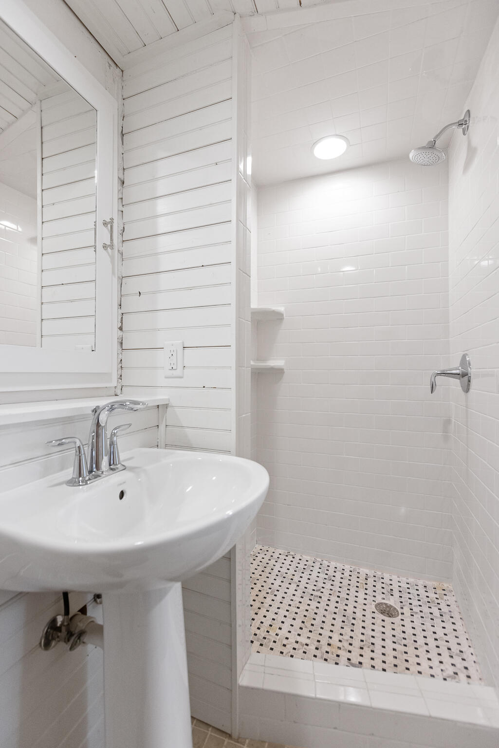 136 Signal Point Road Signal Mountain, TN 37377 - Photo 41 of 64 Bathroom