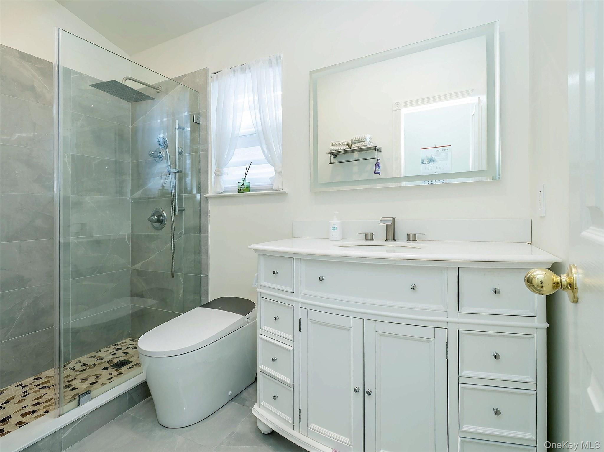 37 Dunwood Road, Unit B Port Washington, NY 11050 - Photo 24 of 27