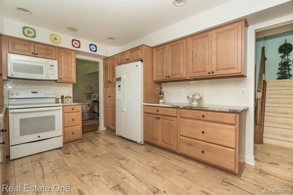 781 Dutton Road Rochester Hills, MI 48306 - Photo 8 of 33