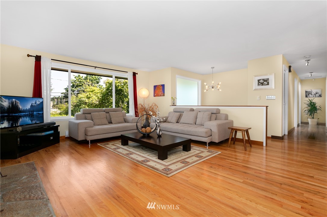 3831 Letitia Avenue South Seattle, WA 98118 - Photo 4 of 25