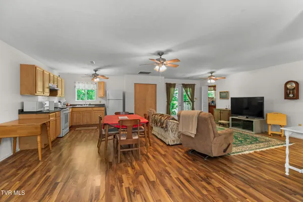 $659,900 | 236 Beech Street, Sneedville, TN 37869