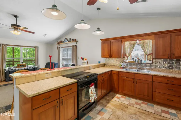 $659,900 | 236 Beech Street, Sneedville, TN 37869