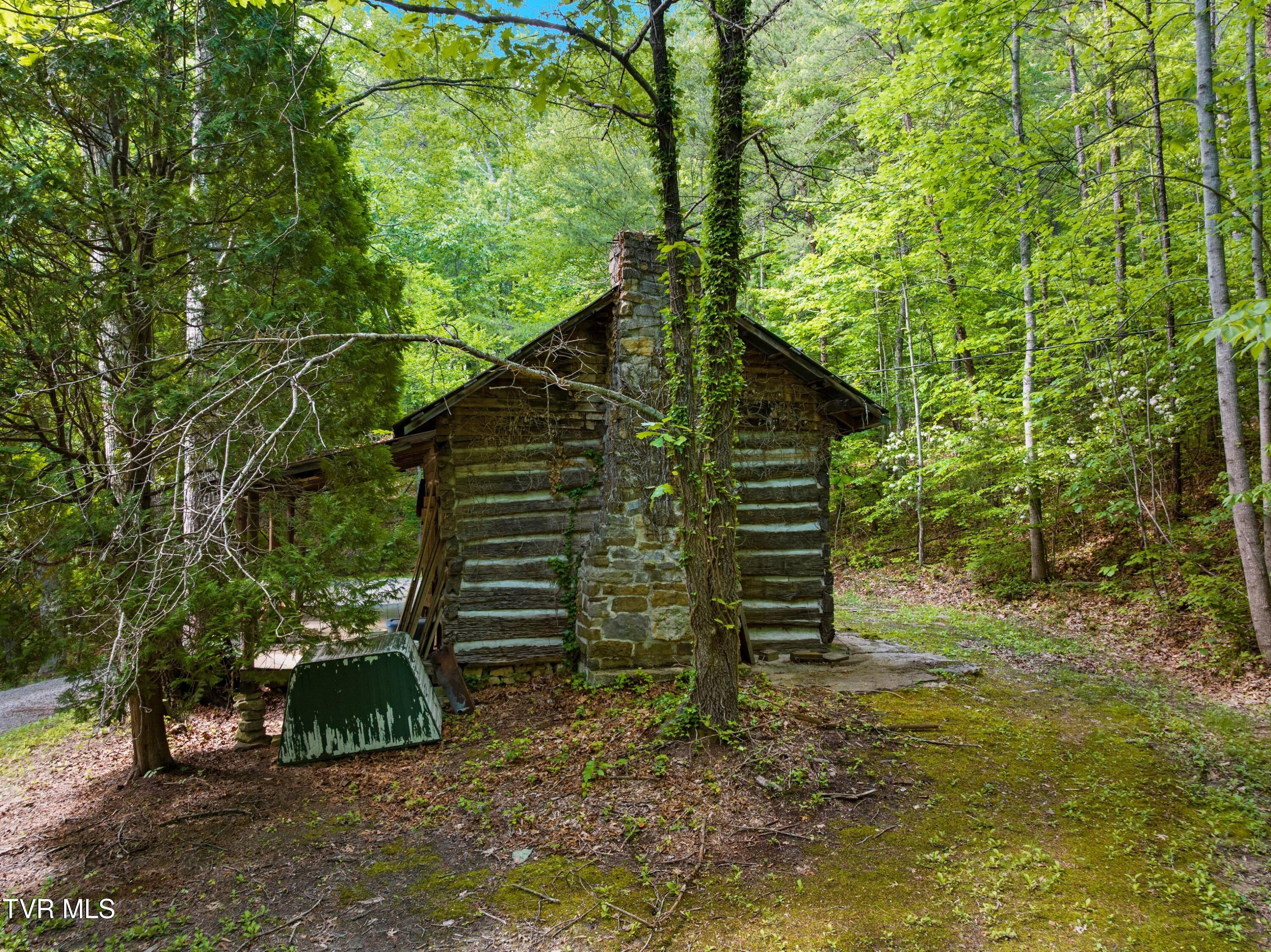 236 Beech Street Sneedville, TN 37869 - Photo 4 of 101 039-236BeechStreet-Sneedville-TN-37869-S