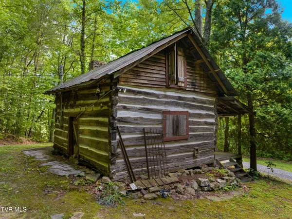 $659,900 | 236 Beech Street, Sneedville, TN 37869