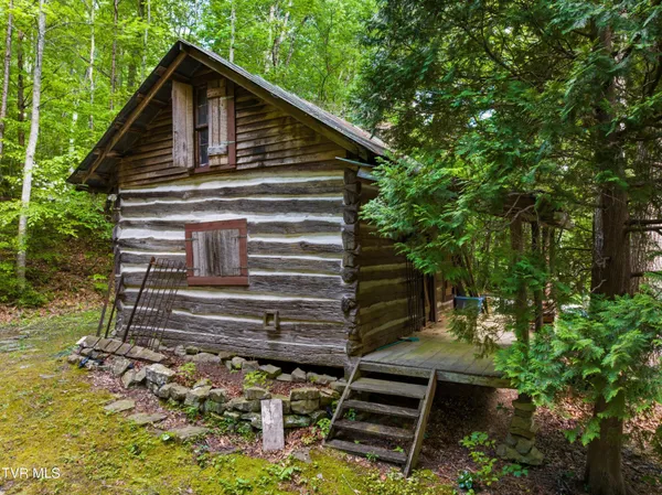 $659,900 | 236 Beech Street, Sneedville, TN 37869