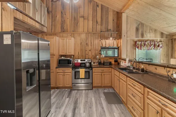 $639,900 | 236 Beech Street, Sneedville, TN 37869