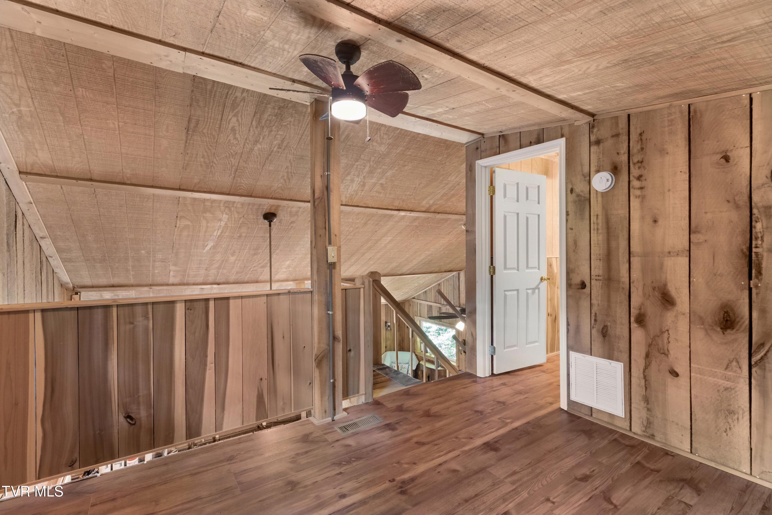 236 Beech Street Sneedville, TN 37869 - Photo 9 of 101 085-236BeechStreet-Sneedville-TN-37869-S