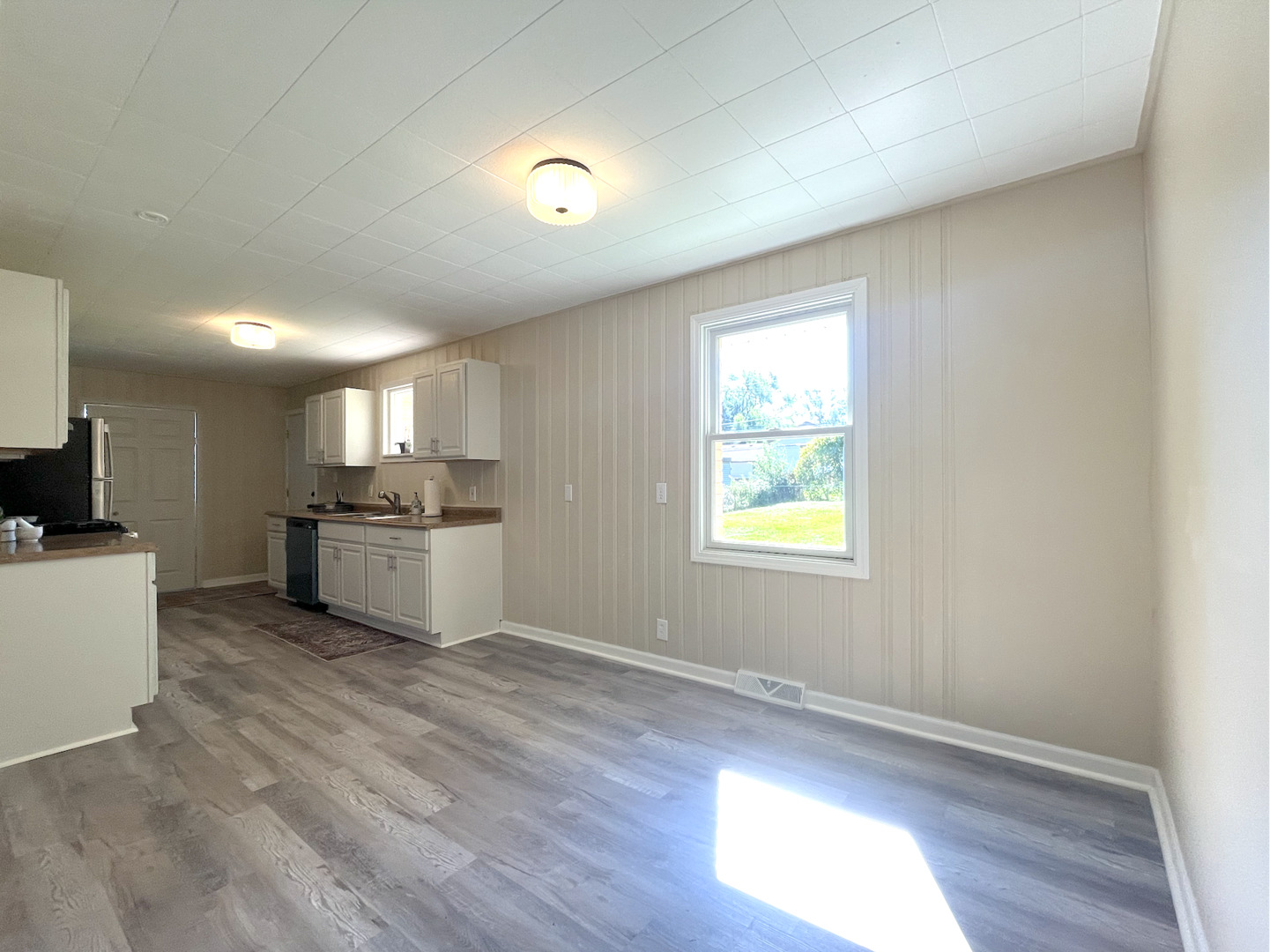 108 Hunters Path Lake In The Hills, IL 60156 - Photo 8 of 13 Gallery Image 8