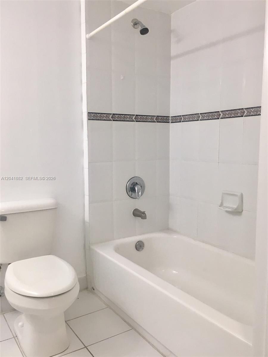 2475 Northwest 16th St Road, Unit 418 Miami, FL 33125 - Photo 15 of 23