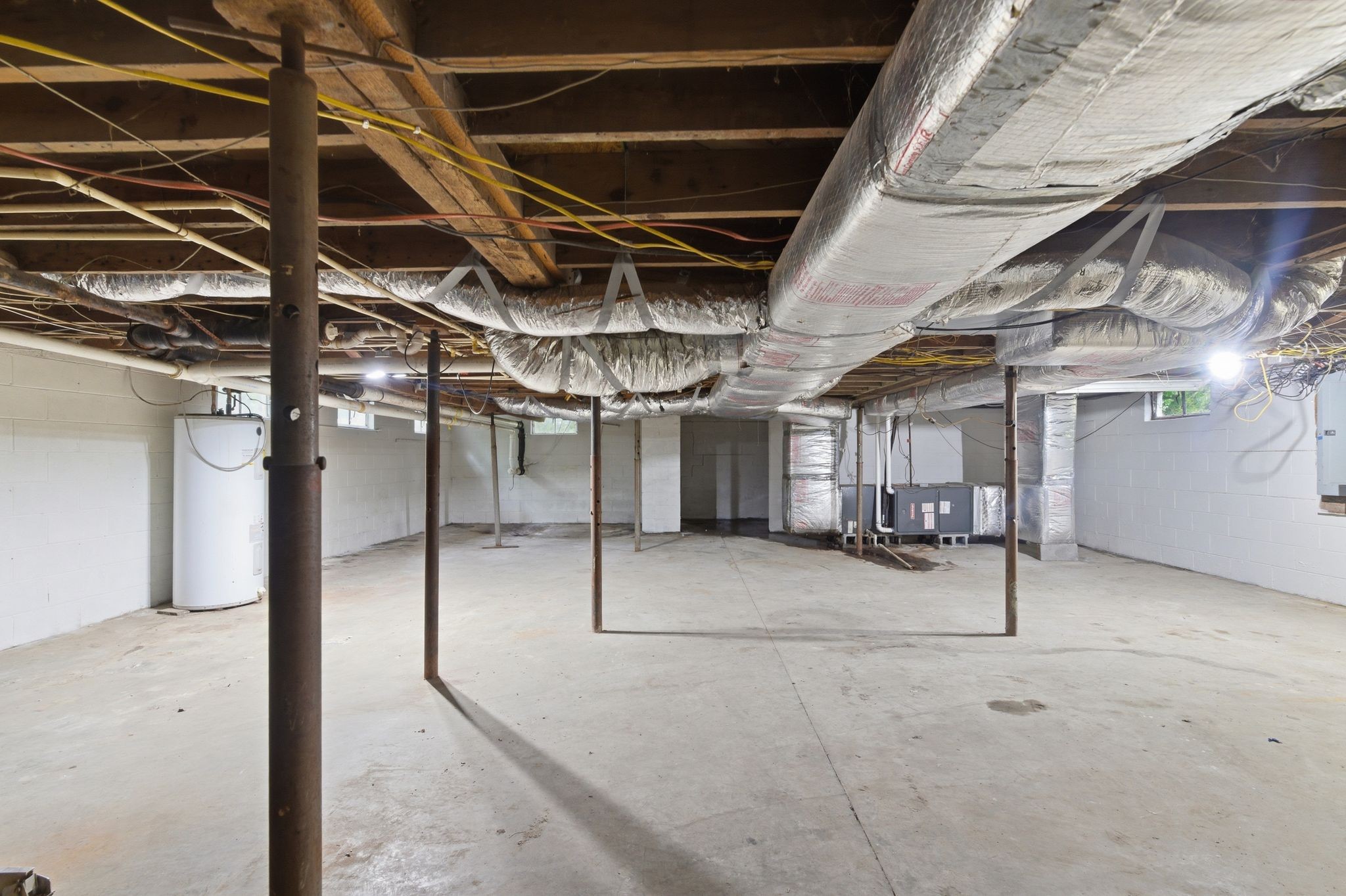 305 South Irwin Street Manchester, TN 37355 - Photo 32 of 40 a view of a room with wooden roof