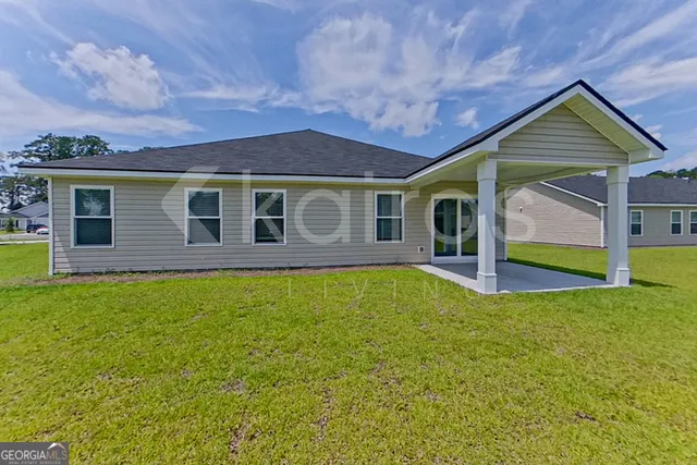 a view of a house with a backyard