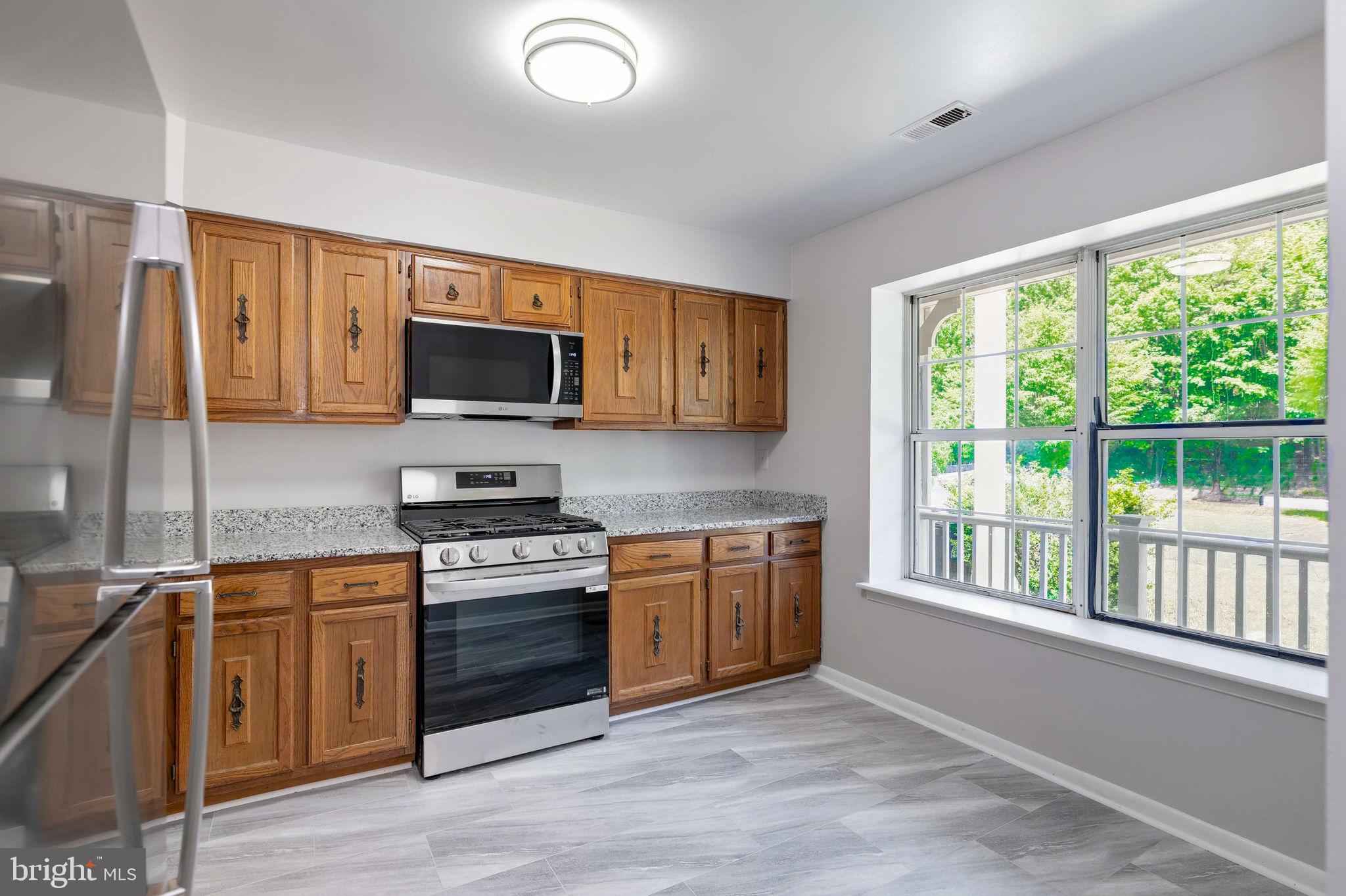 15252 Cloverdale Road Woodbridge, VA 22193 - Photo 5 of 47