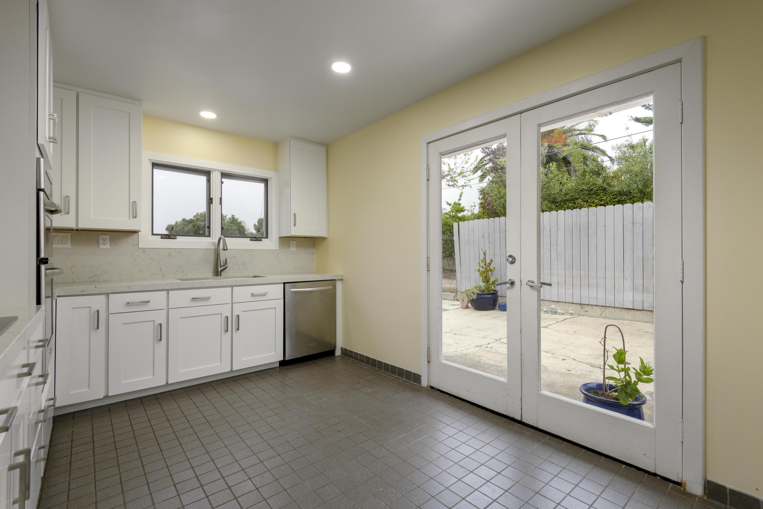 247 Toro Canyon Road Carpinteria, CA 93013 - Photo 7 of 28 005