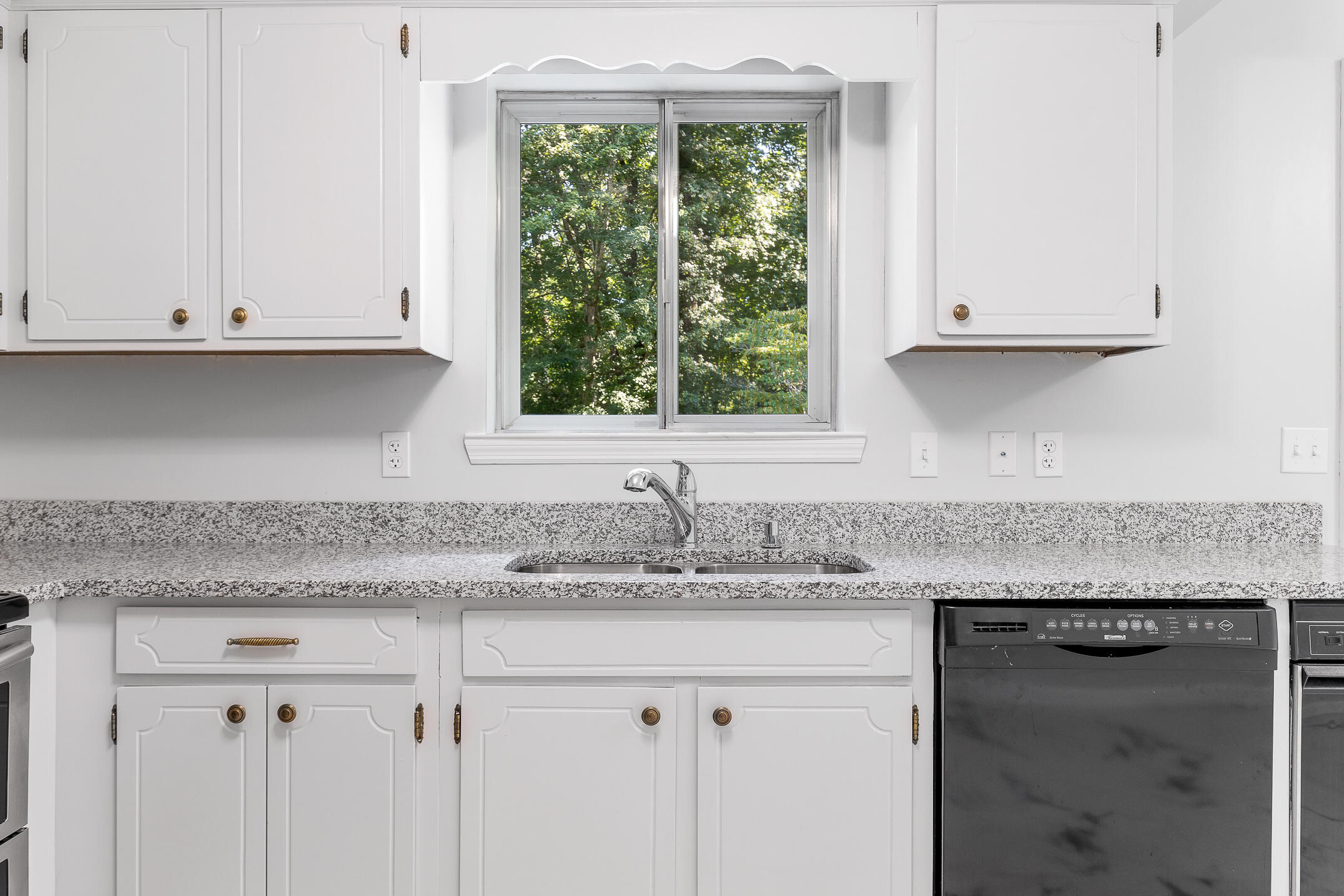 1035 Hillcrest Road Hixson, TN 37343 - Photo 9 of 43 Kitchen