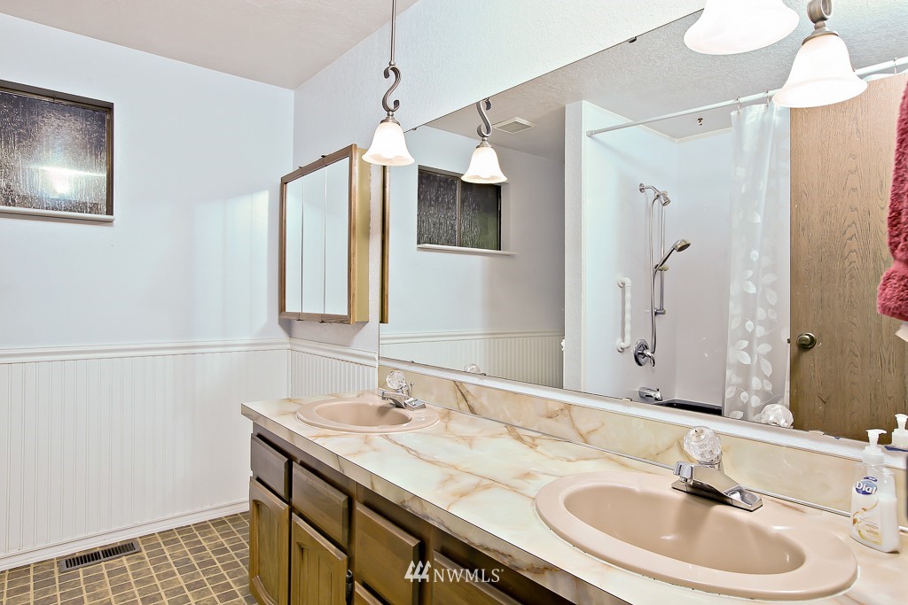 2524 189th Street Southeast Bothell, WA 98012 - Photo 14 of 20