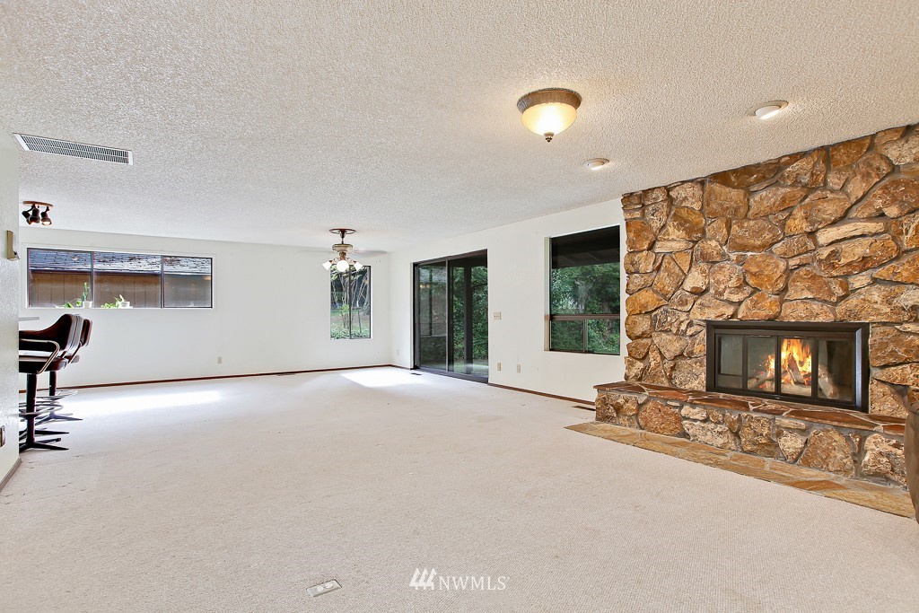 2524 189th Street Southeast Bothell, WA 98012 - Photo 3 of 20