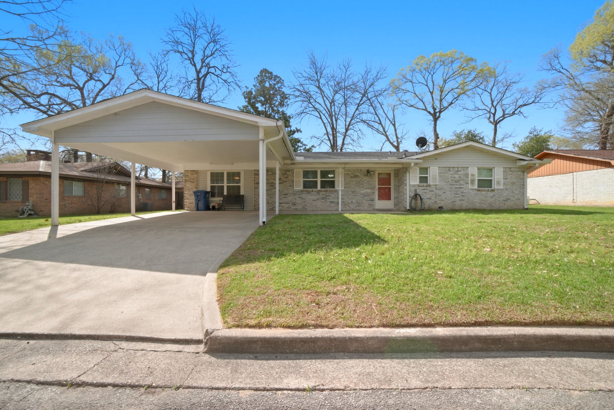209 Red Oak Street Livingston, TX 77351 - Photo 1 of 34 Front View