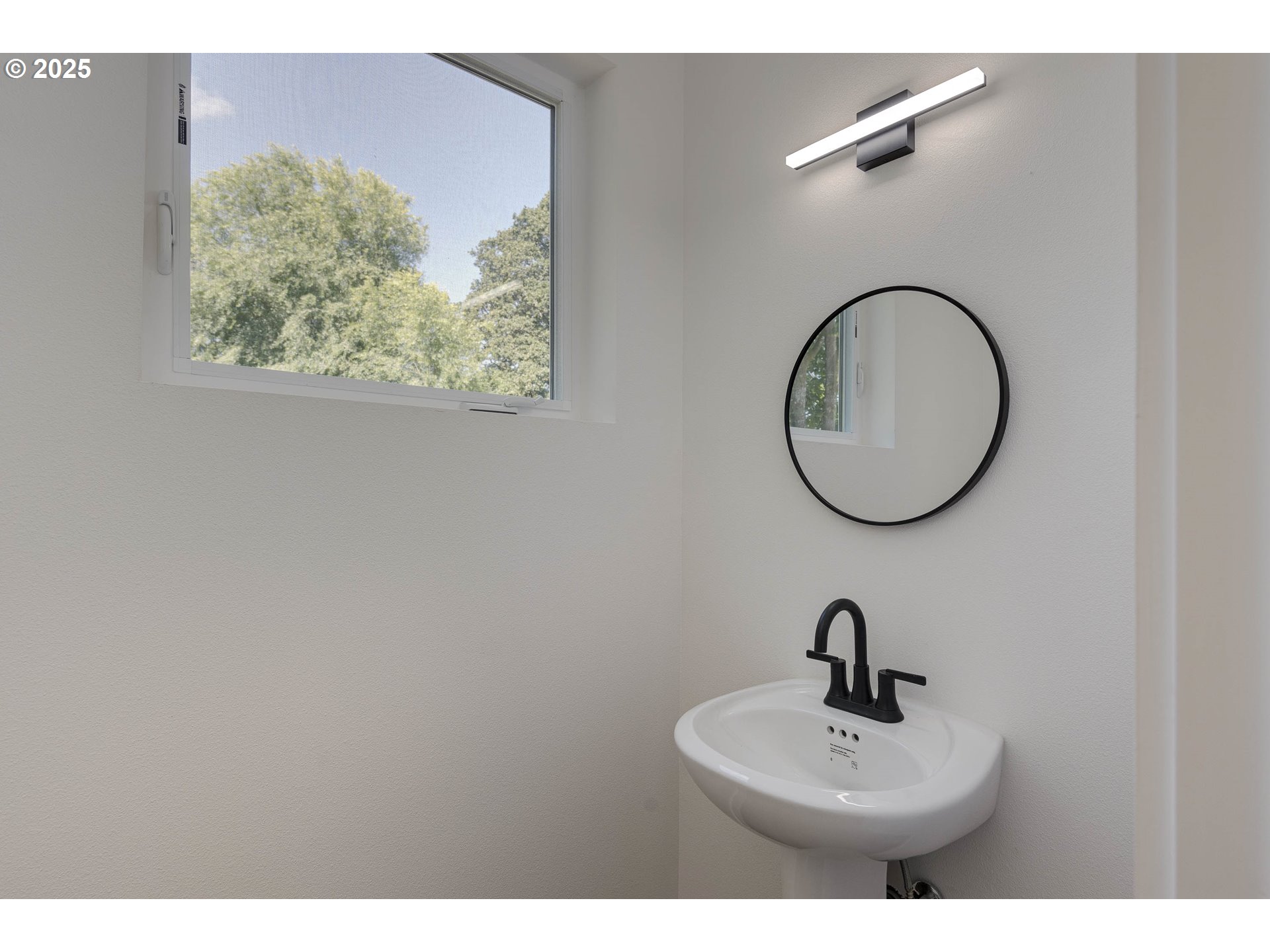 4801 Southeast Ina Avenue Milwaukie, OR 97267 - Photo 23 of 25 a bathroom with a sink and a mirror